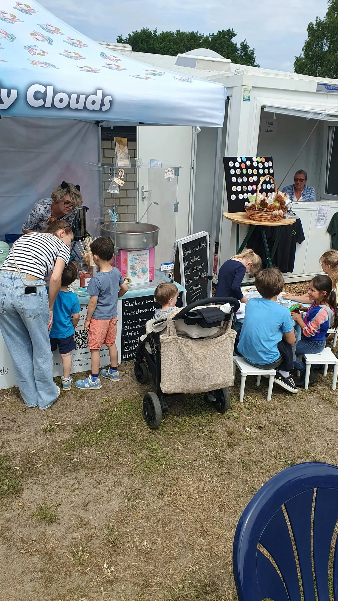 Zuckerwatte-Angebot als Attraktion beim Tag der offenen Tür