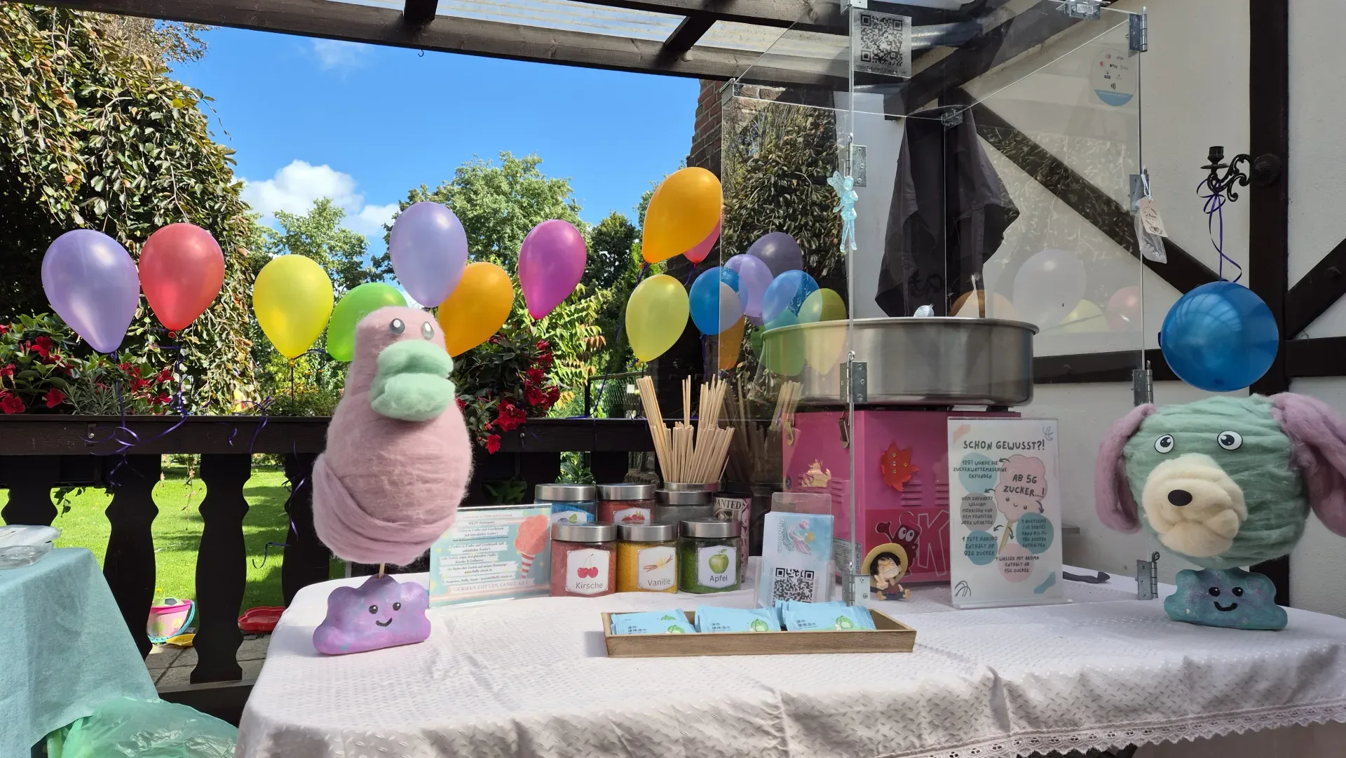 Fein gestaltete Premium-Zuckerwatte passend zur Hochzeitsdekoration