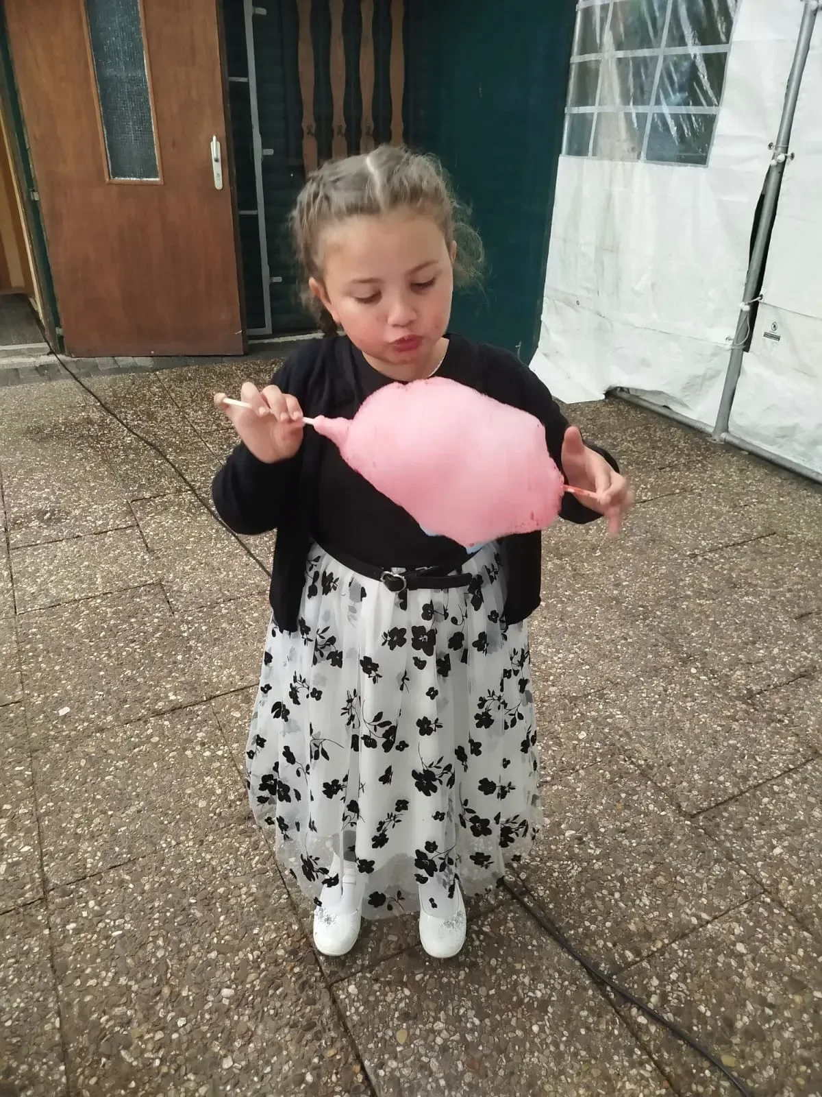 Süßes Erlebnis am Stand als stilvolle Ergänzung zur Hochzeit